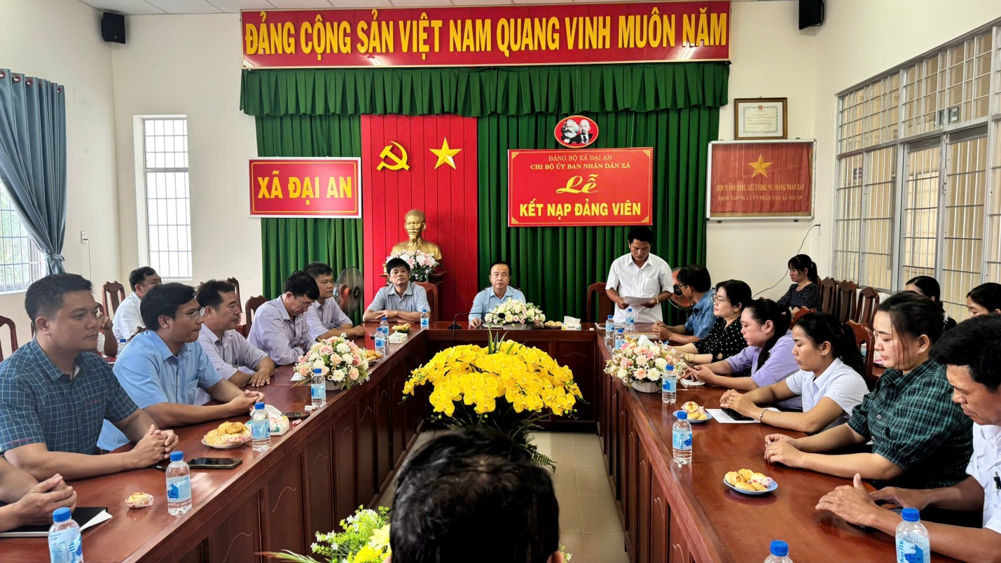 LỄ KẾT NẠP ĐẢNG VIÊN MỚI