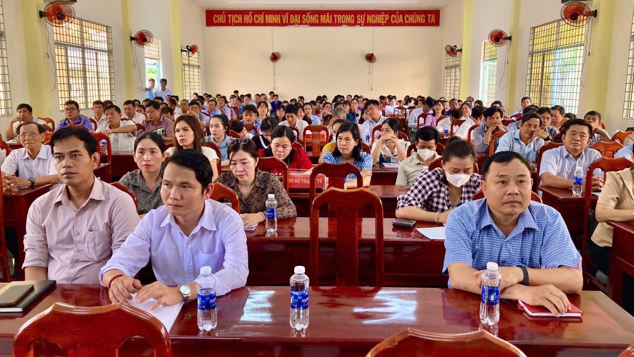 ĐẢNG ỦY XÃ ĐẠI AN TỔ CHỨC HỘI NGHỊ HỌC TẬP QUÁN TRIỆT NGHỊ QUYẾT ĐẠI HỘI ĐẢNG BỘ TỈNH VĨNH LONG LẦN THỨ I VÀ NGHỊ QUYẾT ĐẠI HỘI ĐẢNG BỘ XÃ NHIỆM KỲ 2025–2030