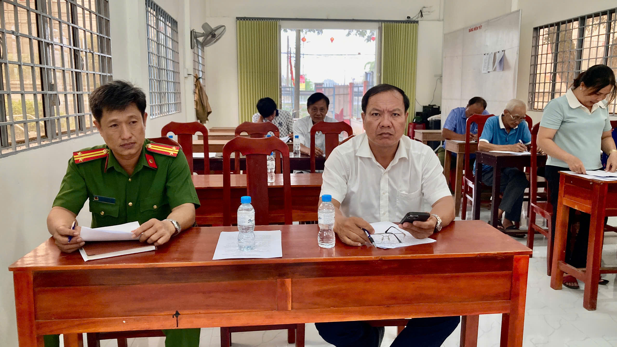 BÍ THƯ ĐẢNG ỦY ĐẾN DỰ SINH HOẠT LỆ TẠI CHI BỘ ẤP CHỢ