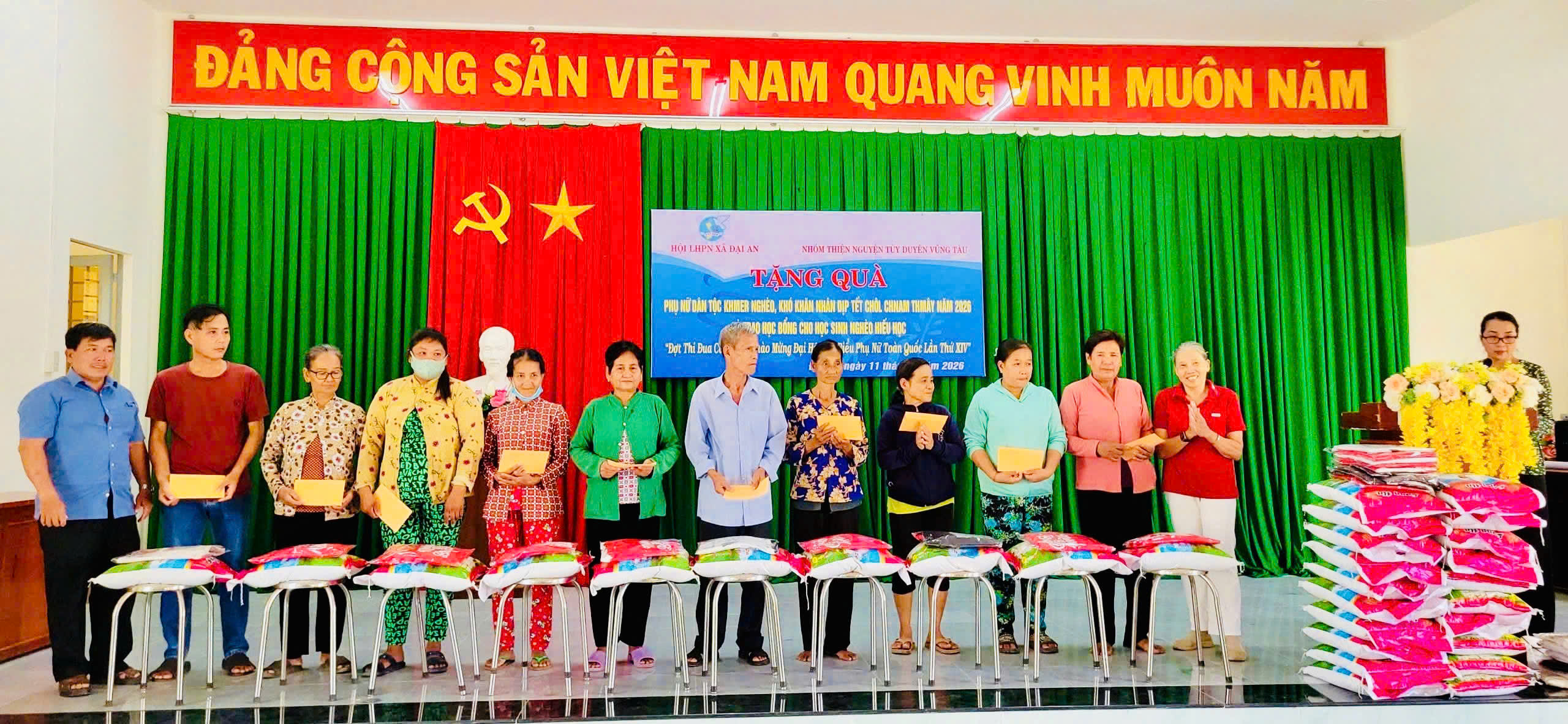   HỘI PHỤ NỮ XÃ ĐẠI AN TỔ CHỨC TRAO QUÀ CHO HỘI VIÊN PHỤ NỮ KHMER NHÂN DỊP TẾT CHÔL CHNAM THMÂY NĂM 2026