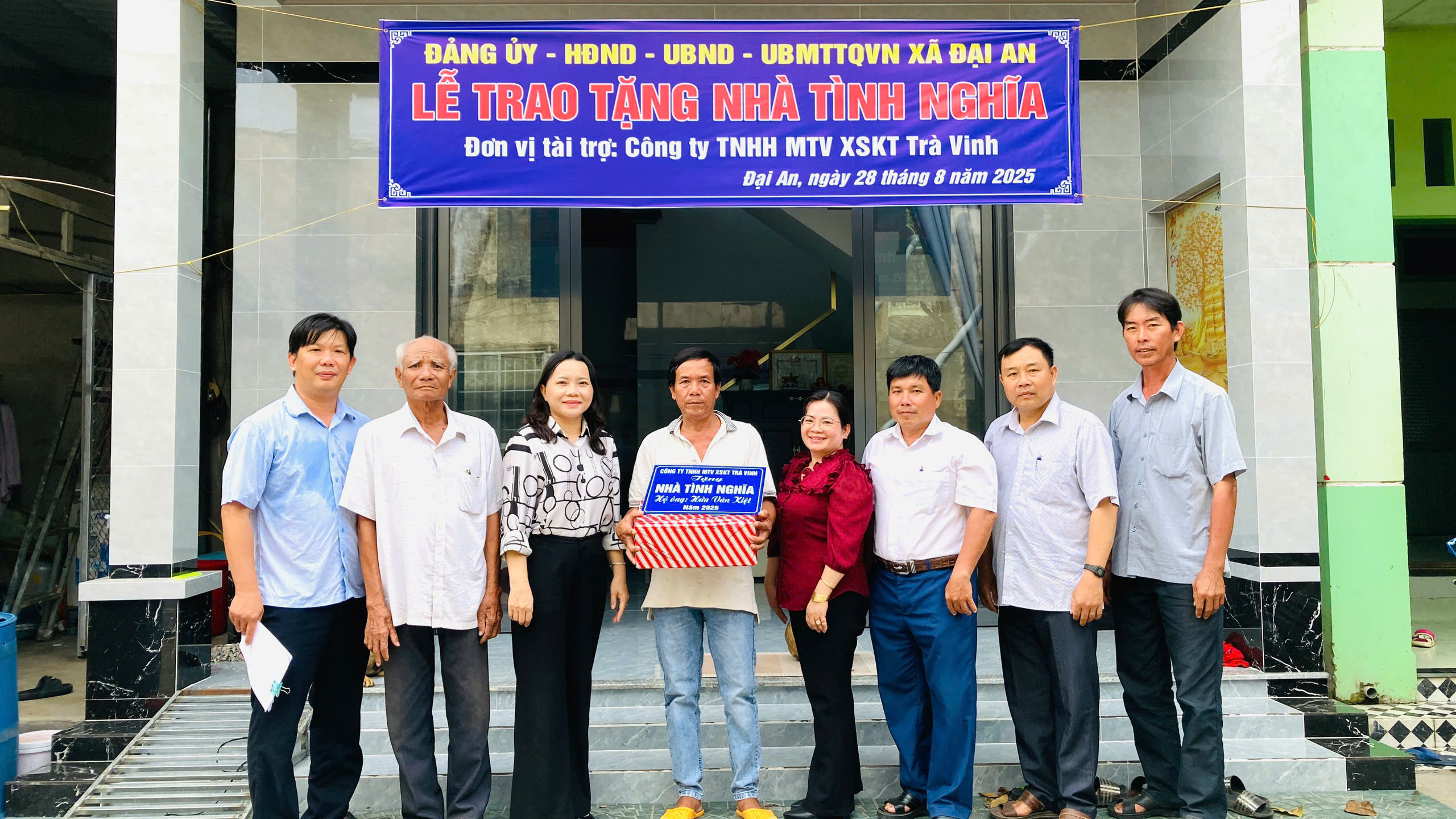 Uỷ ban nhân dân xã Đại An bàn giao nhà tình nghĩa cho gia đình chính sách